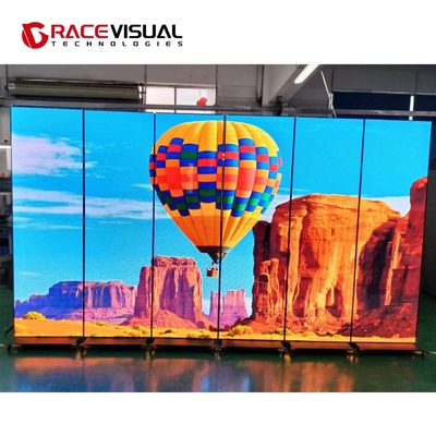 Indoor P2.5 640mmx1920mm Digital LED Poster Cascade Versão 16 bit Nível cinza