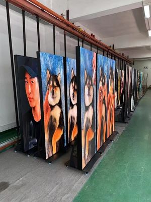 Série IP Poster LED interno versátil de 640x1920mm com alta taxa de atualização e controle sem fio